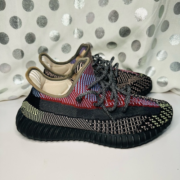 Adidas Yeezys - Picture 4 of 10